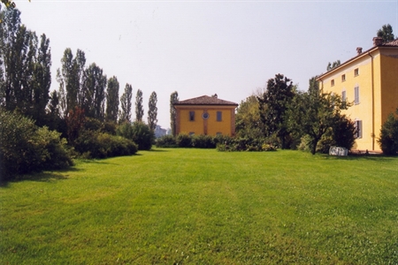 Vista generale della villa e delle pertinenze esterne